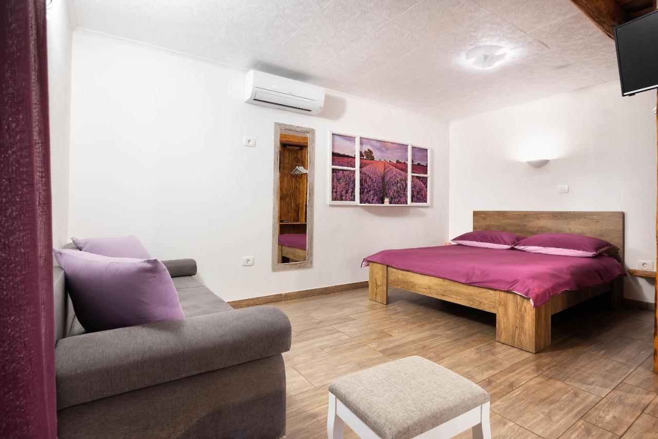 Touristfarm - Apartments "Red Fairytale" มาเรซิเก ภายนอก รูปภาพ