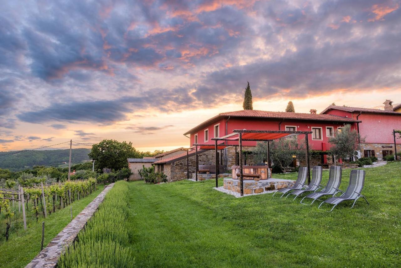 Touristfarm - Apartments "Red Fairytale" มาเรซิเก ภายนอก รูปภาพ