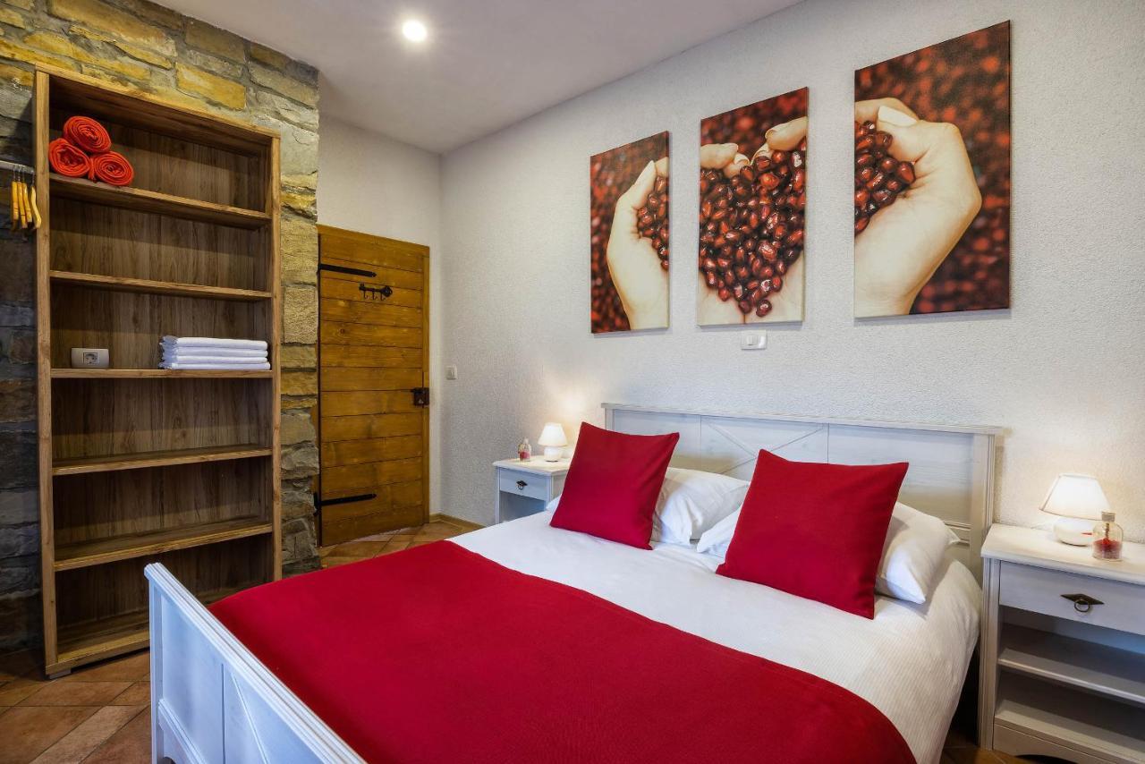 Touristfarm - Apartments "Red Fairytale" มาเรซิเก ภายนอก รูปภาพ